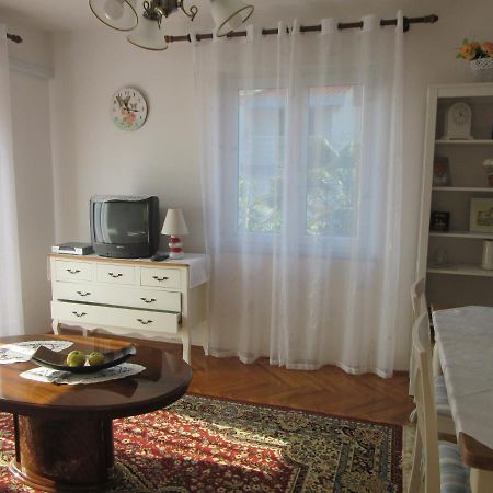 Haus Silvia Apartment Ровин Екстериор снимка