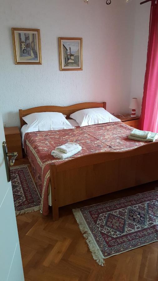 Haus Silvia Apartment Ровин Екстериор снимка