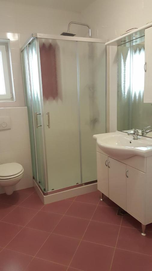 Haus Silvia Apartment Ровин Екстериор снимка