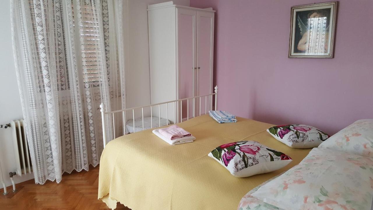 Haus Silvia Apartment Ровин Екстериор снимка