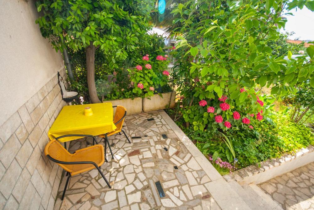 Haus Silvia Apartment Ровин Екстериор снимка