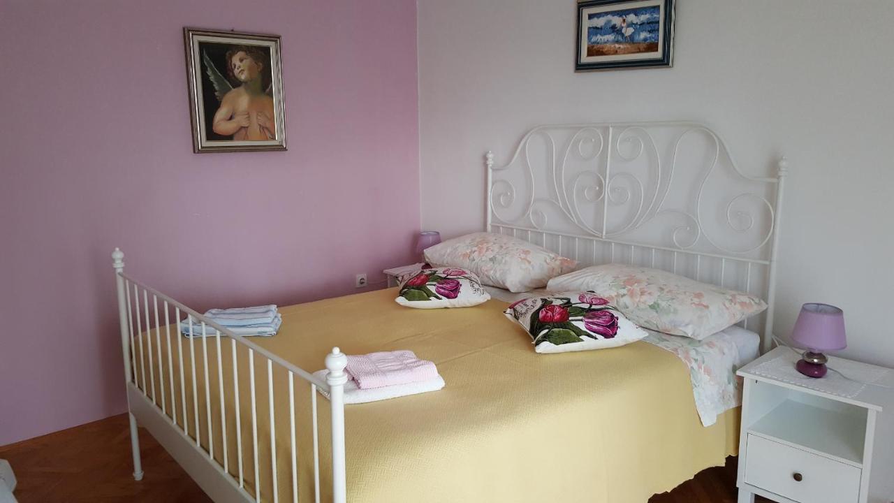 Haus Silvia Apartment Ровин Екстериор снимка
