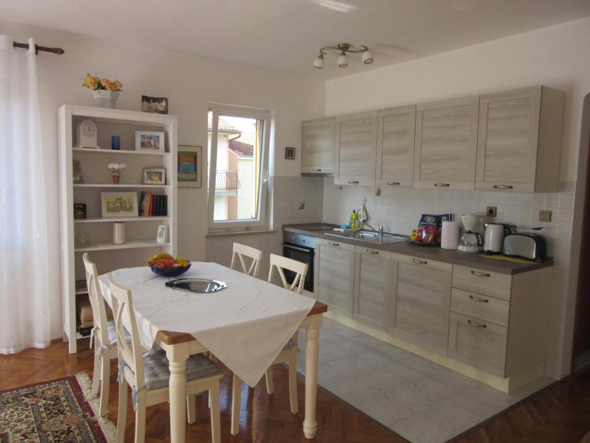 Haus Silvia Apartment Ровин Екстериор снимка