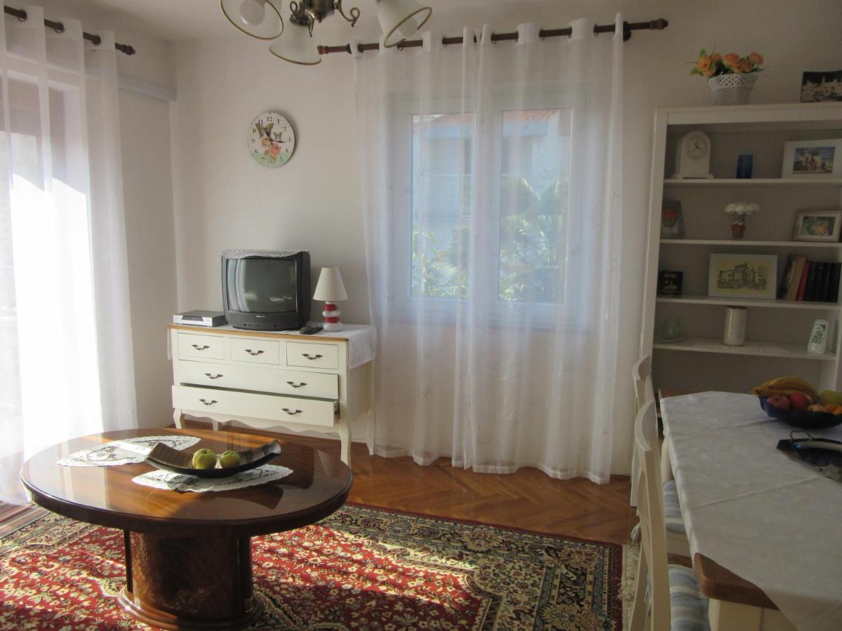 Haus Silvia Apartment Ровин Екстериор снимка