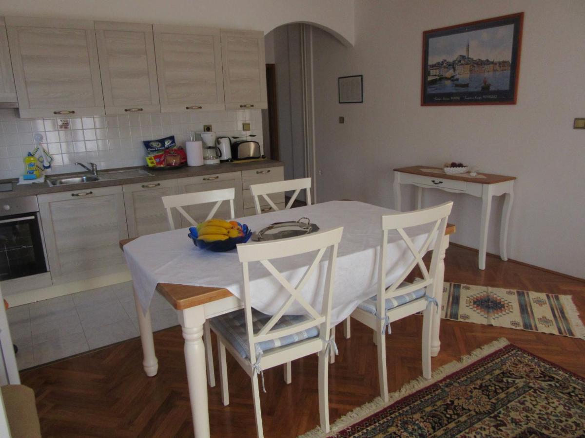 Haus Silvia Apartment Ровин Екстериор снимка