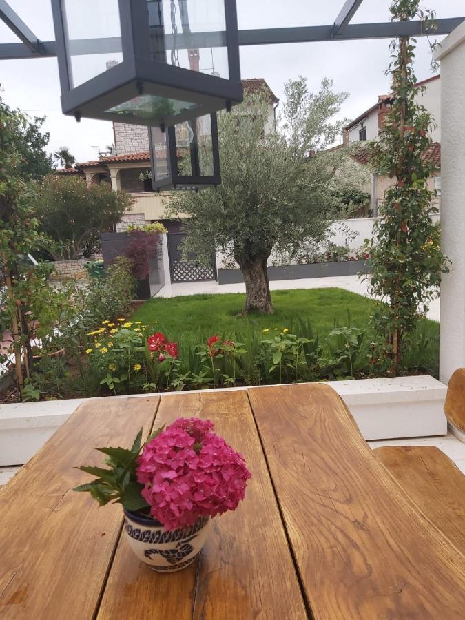 Haus Silvia Apartment Ровин Екстериор снимка