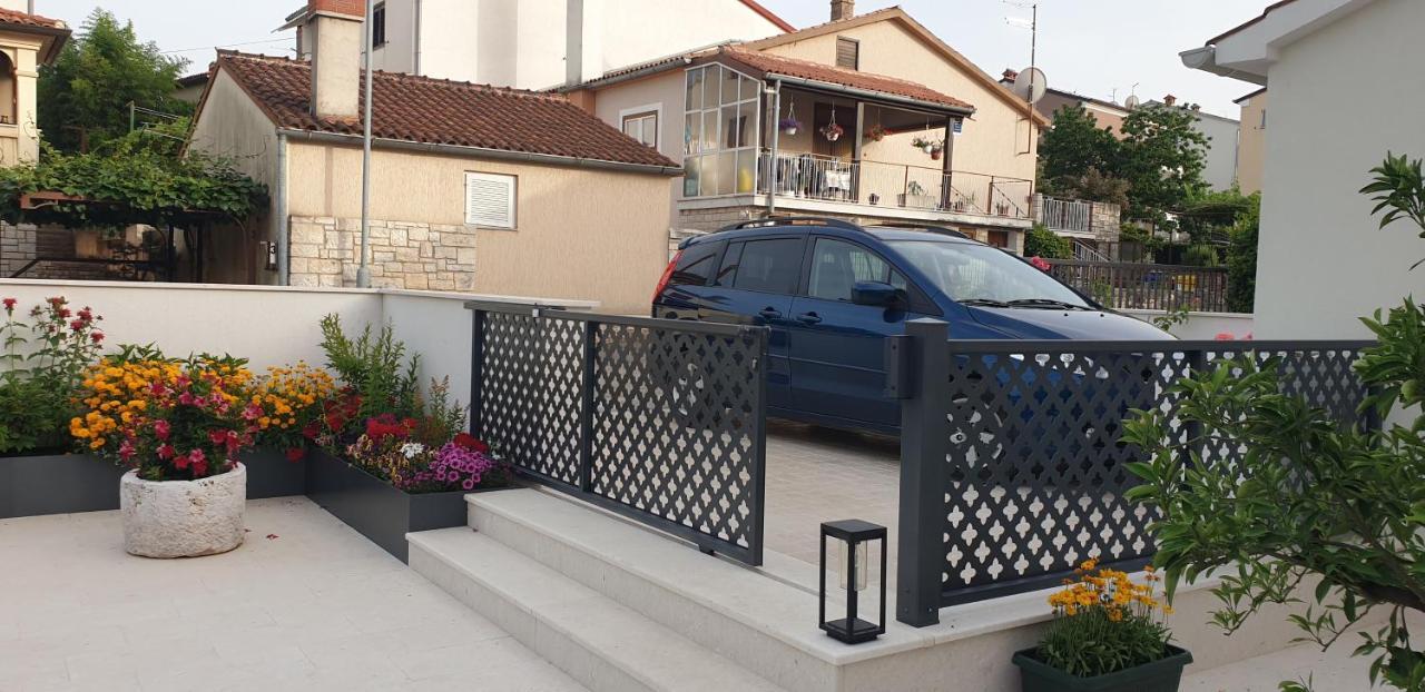 Haus Silvia Apartment Ровин Екстериор снимка